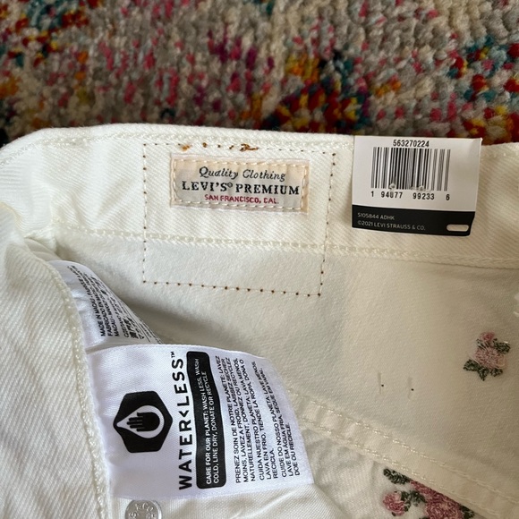 Levi's 501 Women's White Floral Embroidered Shorts - Picture 4 of 7